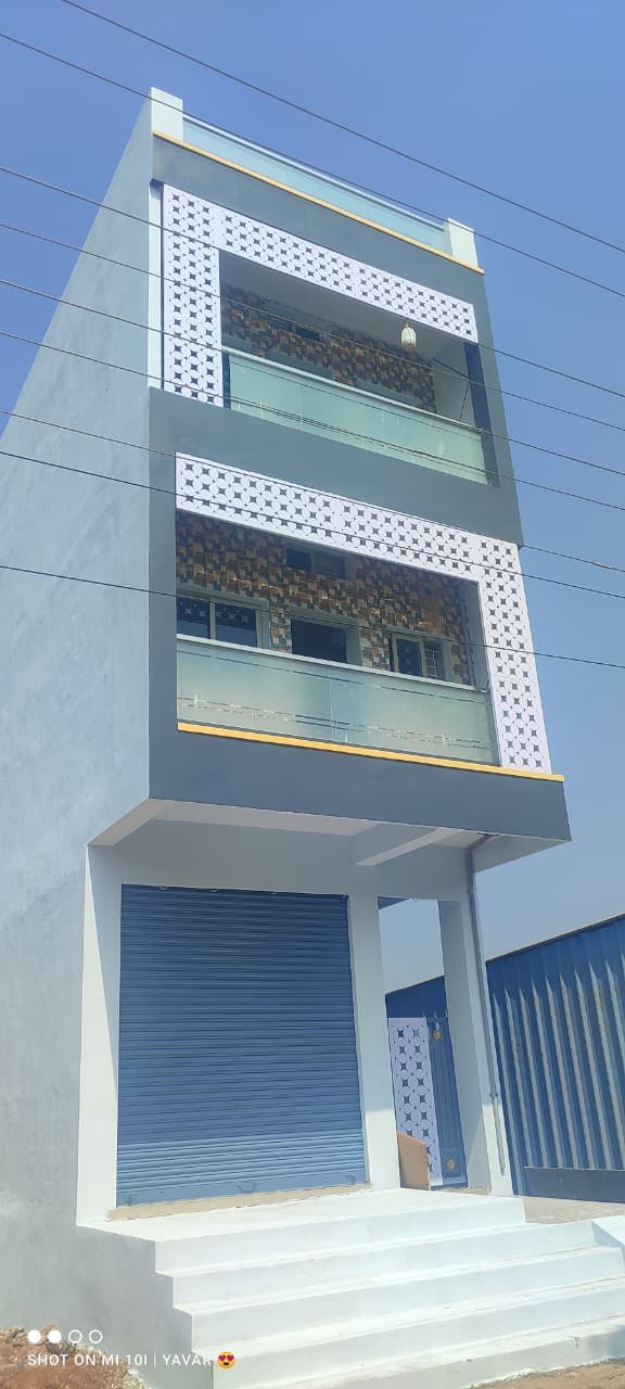 Compact Vertical Studio