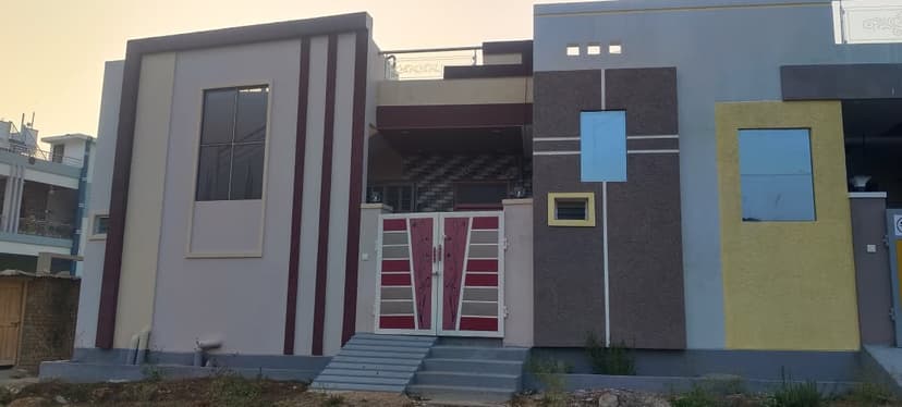 Geometric Multi-Texture Villa