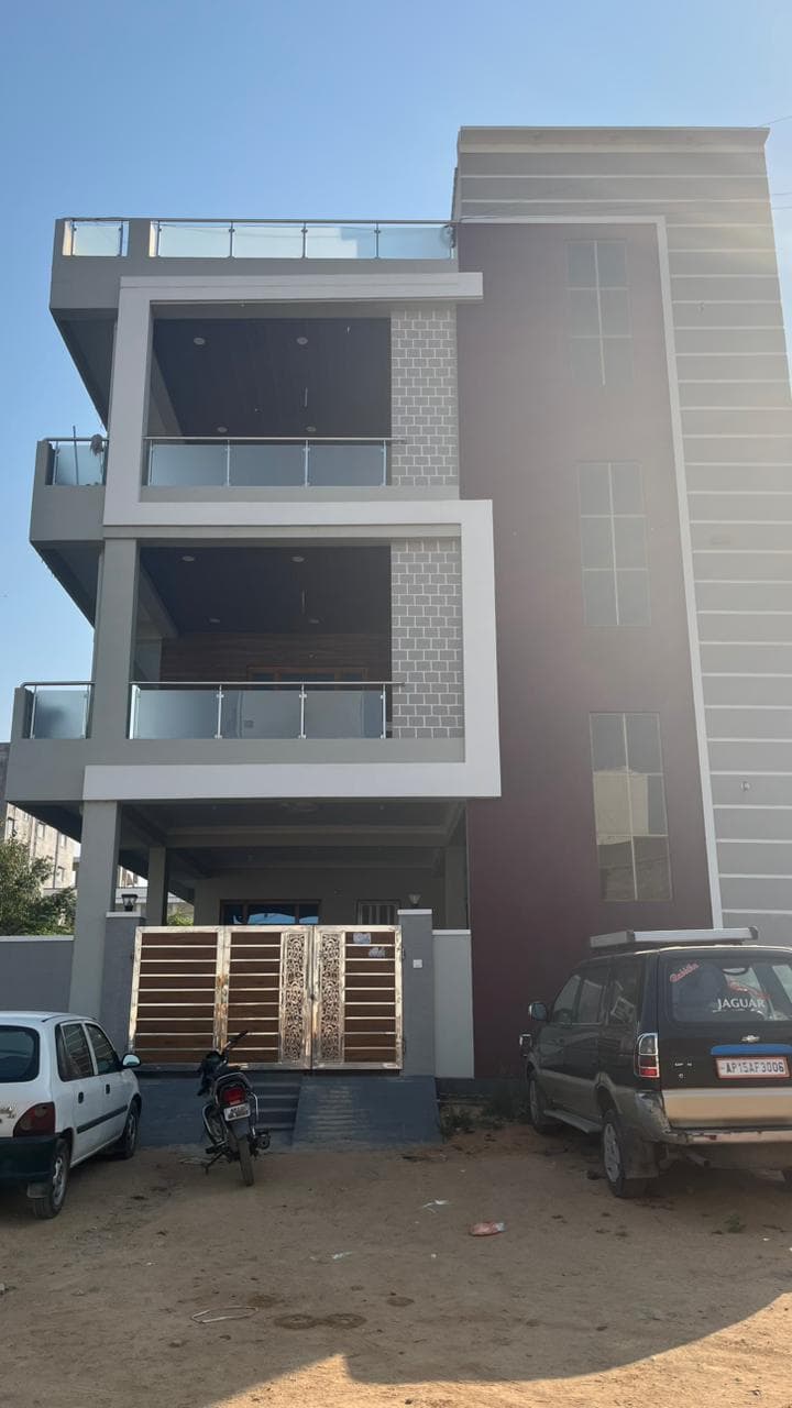 Sleek Contemporary Triplex